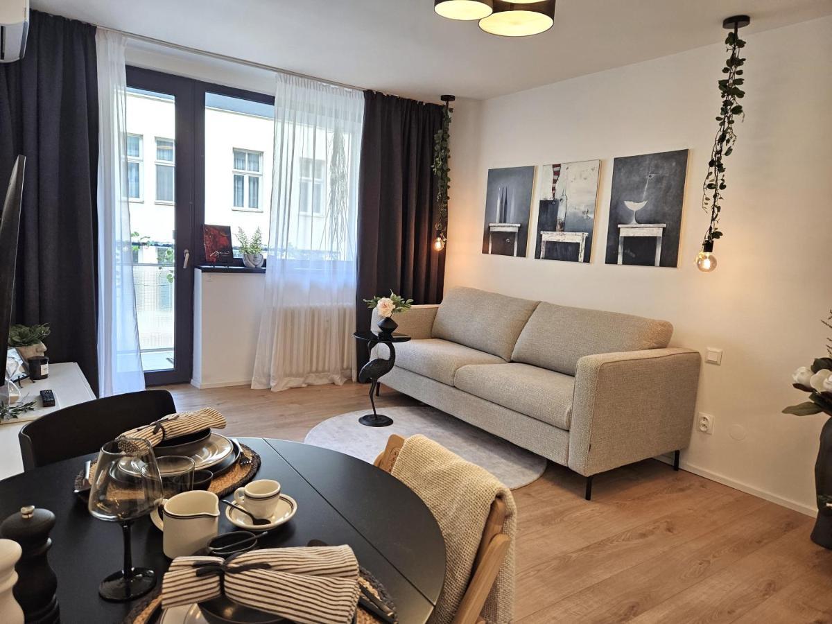 Design Apt In Old Town-Free Parking-Balcony Bratysława Zewnętrze zdjęcie